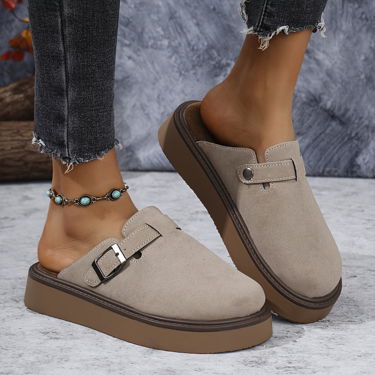 Mocassins en suède beige clair à boucle rectangulaire, semelle épaisse