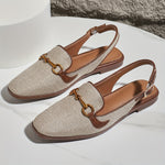 Mocassins Quitterie beige texturé, bride à boucle dorée, vue en paire sur présentoir