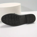 Semelle extérieure noire crantée de mocassins vernis