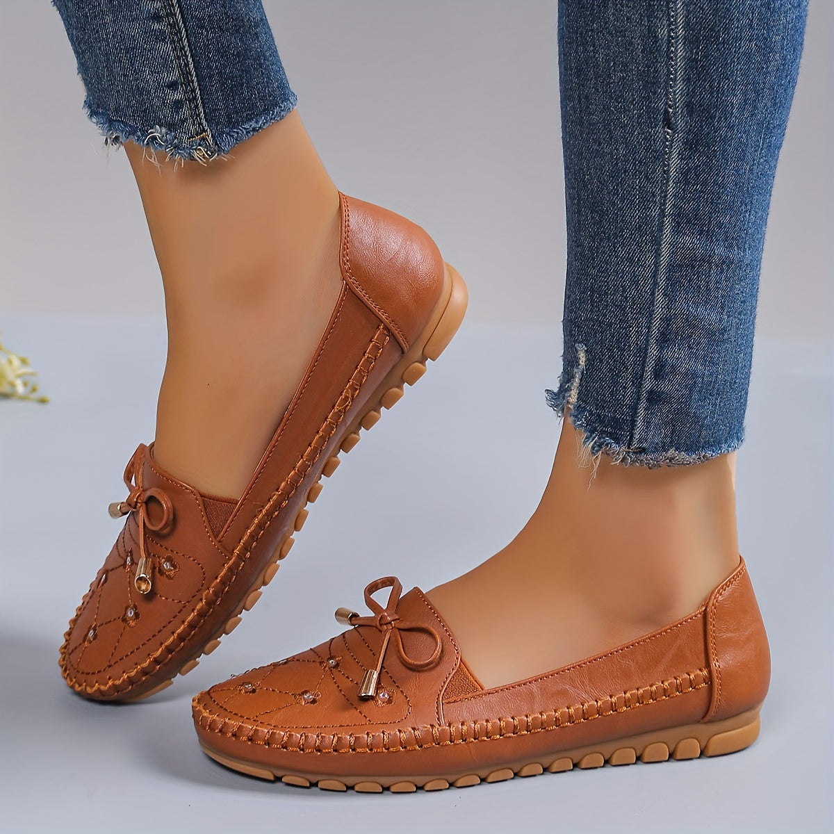 Mocassins Annabelle camel à lacets, bout pointu et semelle profilée.