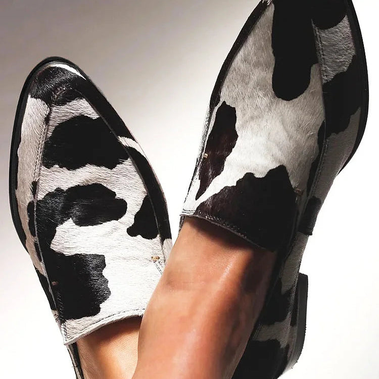 Chaussures Becca à imprimé vache, modèle sans lacets, empiècement noir et blanc