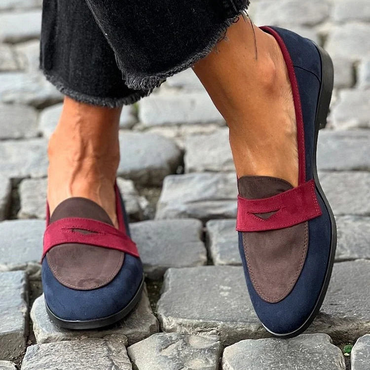 Mocassin bicolore bleu marine bordeaux, empiècement contrasté et lanière