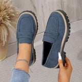 Mocassins bleu marine à semelle crantée, fermeture à patte et coutures