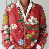 Cardigan tricoté rouge à col ouvert, boutons et motifs floraux vintage multicolores.