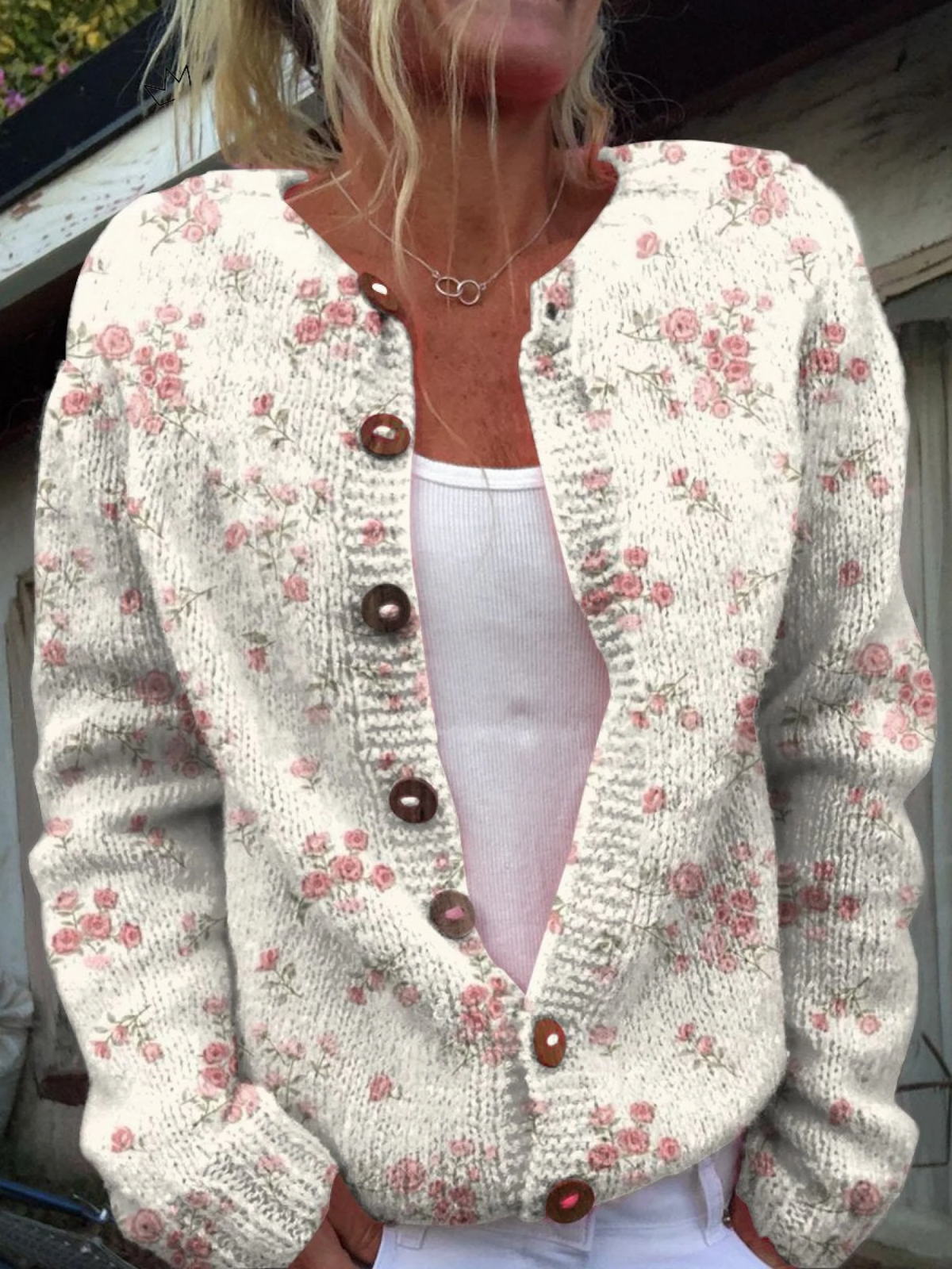 Cardigan en maille claire à imprimé de roses, encolure V et boutons marron, manches longues