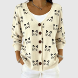 Gilet en tricot boutonné Zoé crème à motif têtes de chat, encolure en V, boutons bruns