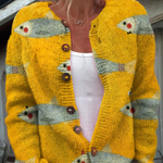 Cardigan jaune boutonné, imprimé sardines multicolores et poignets côtelés