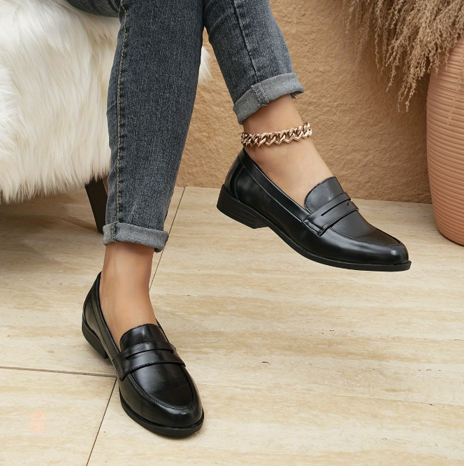 Mocassins noirs classiques en cuir, bride et semelle basse antidérapante
