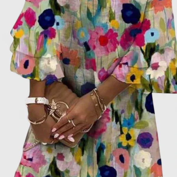 Robe mini multicolore à fleurs, encolure V, manches évasées; coupe ample.
