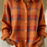 Cardigan en maille orange à carreaux bleu, col, boutons blancs et manches longues