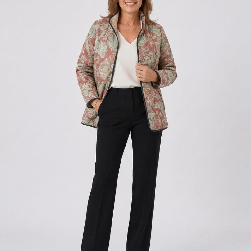 Veste matelassée florale multicolore, manches longues, fermeture zippée et boutonnée.