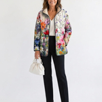 Veste matelassée multicolore à imprimé floral vintage, fermeture boutonnée, capuche.