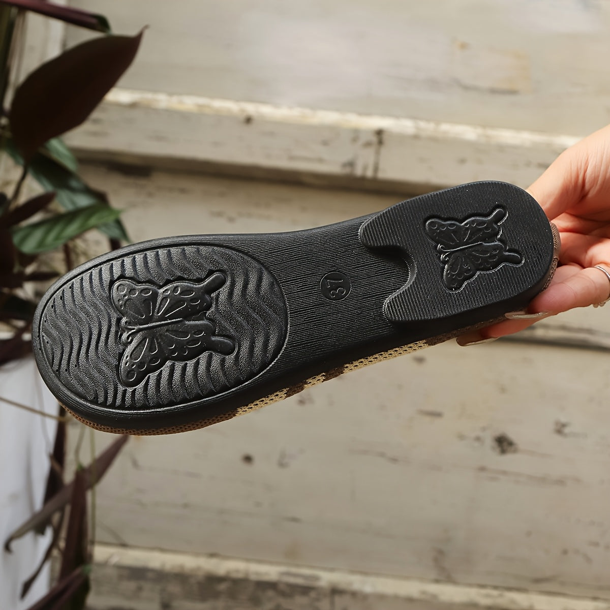 Mocassin Blandine noir : dessous de semelle antidérapante avec motifs