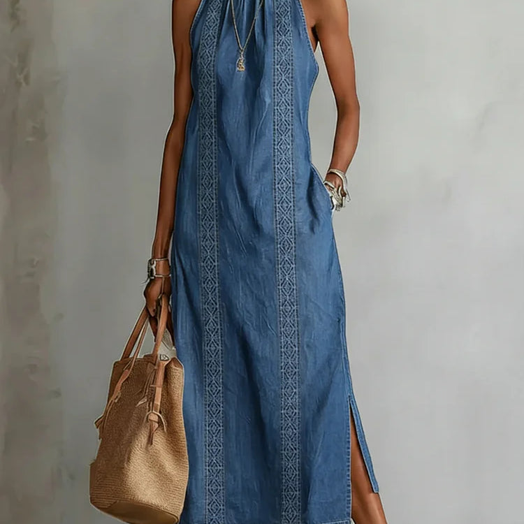 Robe midi en denim bleu, panneaux de dentelle au centre, fente latérale, sans manches