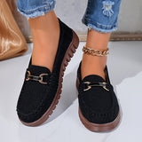Mocassins noirs à boucle métal, semelle crantée marron et chaîne au poignet