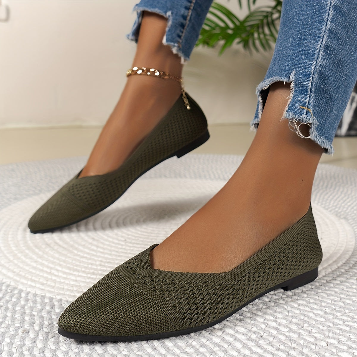 Ballerines vert olive ajourées à bout pointu, maille perforée