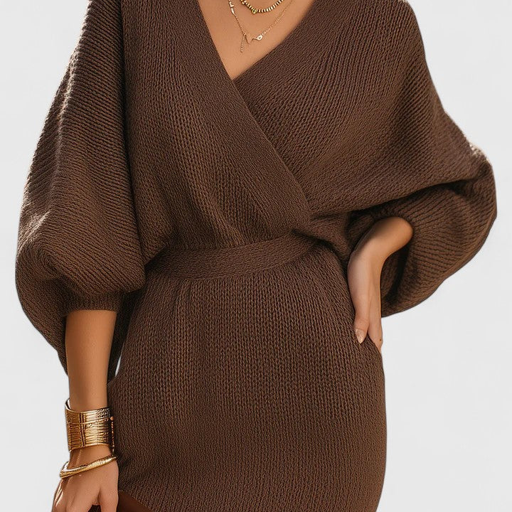 Robe en maille marron à décolleté en V croisé, manches chauve-souris, ceinture nouée