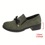 Mocassins à semelle souple vert en daim, nœud noir, bride arrière, talon bloc