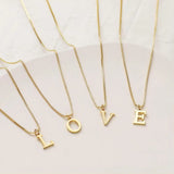 Collier avec des initiales de lettres d'amour