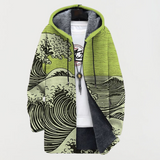 Manteau à motif ondulé vert clair, capuche bordée vert, fermeture boutonnée.