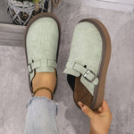 Mocassins vert clair à boucle rectangulaire, semelle brun, vue de dessus.