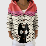 Cardigan en tricot à capuche rouge corail, beige à pois noirs, boutons bruns, chat.