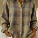 Cardigan douillet à carreaux avec col, boutonnage et manches longues
