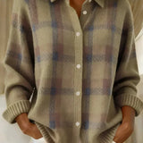 Cardigan douillet à carreaux avec col, boutonnage et manches longues