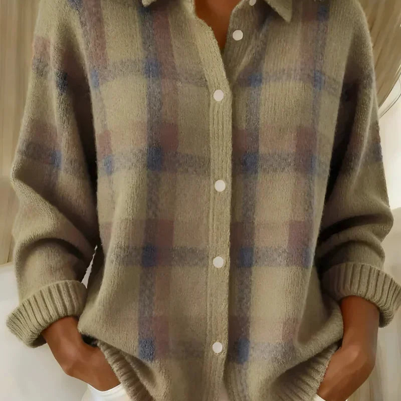 Cardigan douillet à carreaux avec col, boutonnage et manches longues