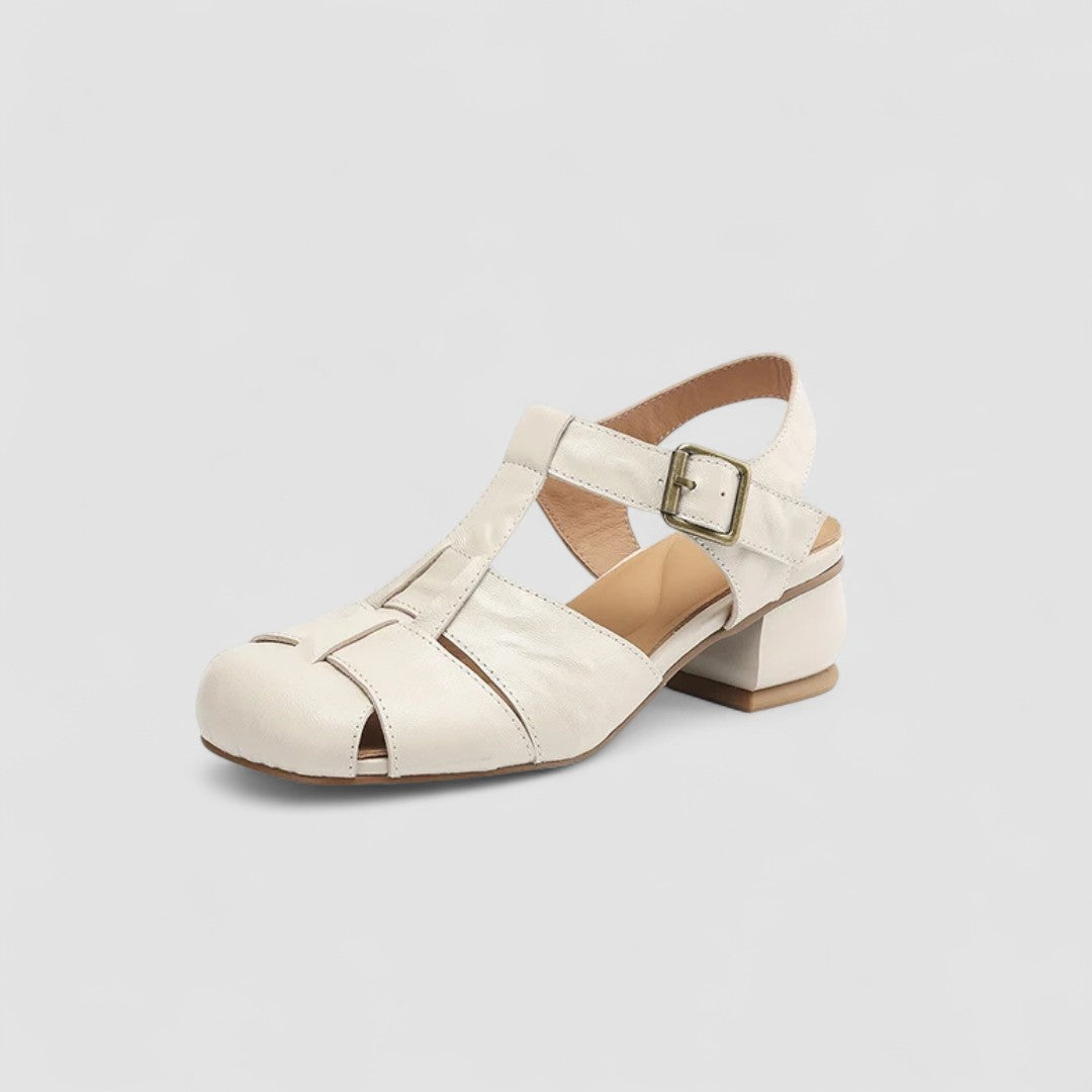 Sandales bébé beige à talon bas, bout ouvert, bride arrière à boucle