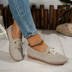 Mocassins Ophélie beige clair en daim, lacets ton sur ton et semelle à picots