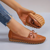 Mocassins Annabelle camel à lacets, semelle crantée et nœud décoratif.