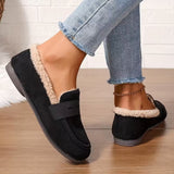 Mocassins noirs en daim avec bordure fourrée beige et patte décorative sur le dessus