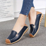 Mocassins à boucle Bérénice bleu foncé, bout amande et semelle claire