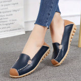 Mocassins à boucle Bérénice bleu foncé, bout amande et semelle claire