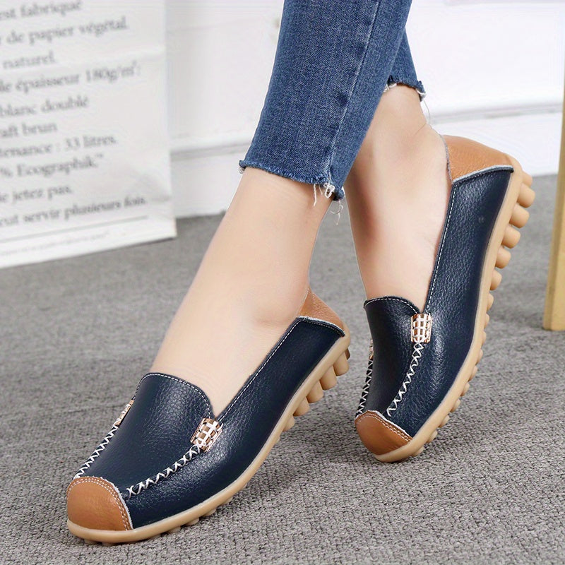 Mocassins à boucle Bérénice bleu foncé, bout amande et semelle claire