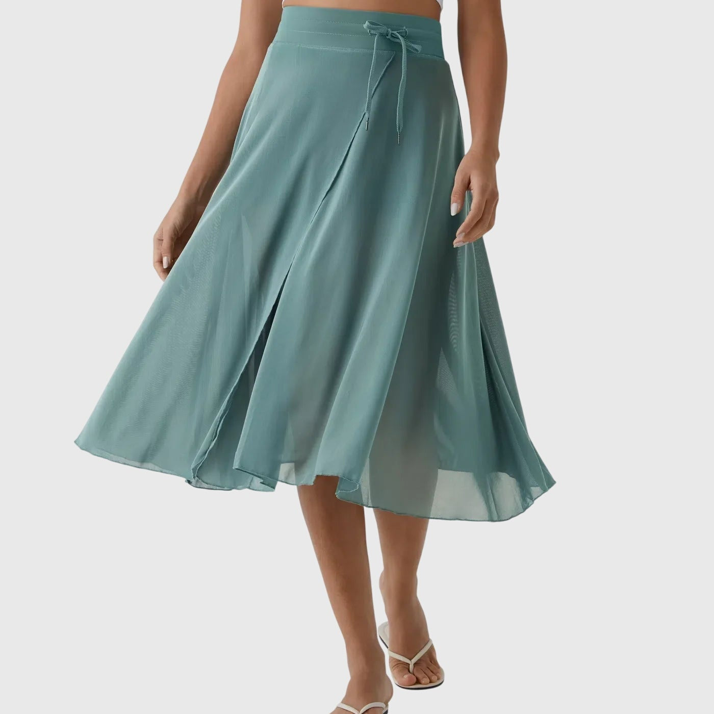 Jupe 2 en 1 turquoise portée : volant superposé sur short intégré, cordon à la taille