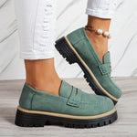 Mocassins verts à semelle crantée, dessus suédine et couture contrastée