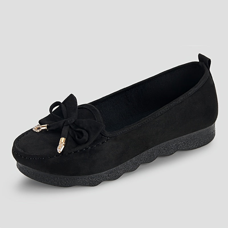 Mocassins noirs en daim à bout arrondi, nœud et pampilles décoratives