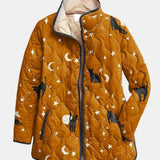 Veste matelassée ocre à imprimé chats noirs et étoiles, col et boutons pression