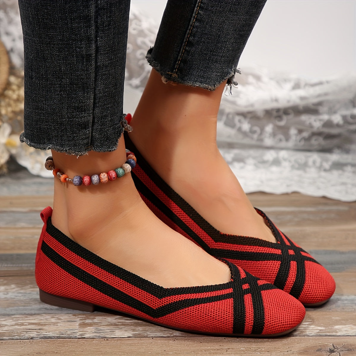 Ballerines souples respirantes rouges à rayures noires et bout en maille