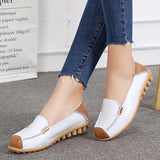 Mocassins à boucle Bérénice blancs, bout amande en cuir et semelle claire