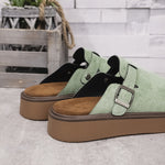 Mocassins classiques à boucle vert clair, semelle marron, dessus en suède