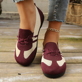 Mocassins tressés Blandine bordeaux, brides nouées, motif bandes blanches, semelle noire