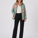 Veste matelassée à imprimé floral multicolore, bleu clair, fermeture boutonnée.