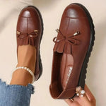 Mocassins marron foncé à pampilles, nœud en ruban et brides à détail métallique