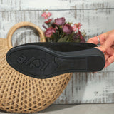Semelle extérieure de ballerines compensées noires en caoutchouc, profil et relief.