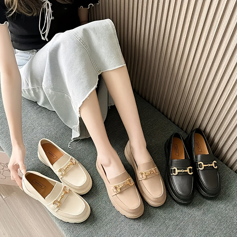 Mocassins à boucle dorée, beige clair et noir, bout légèrement arrondi
