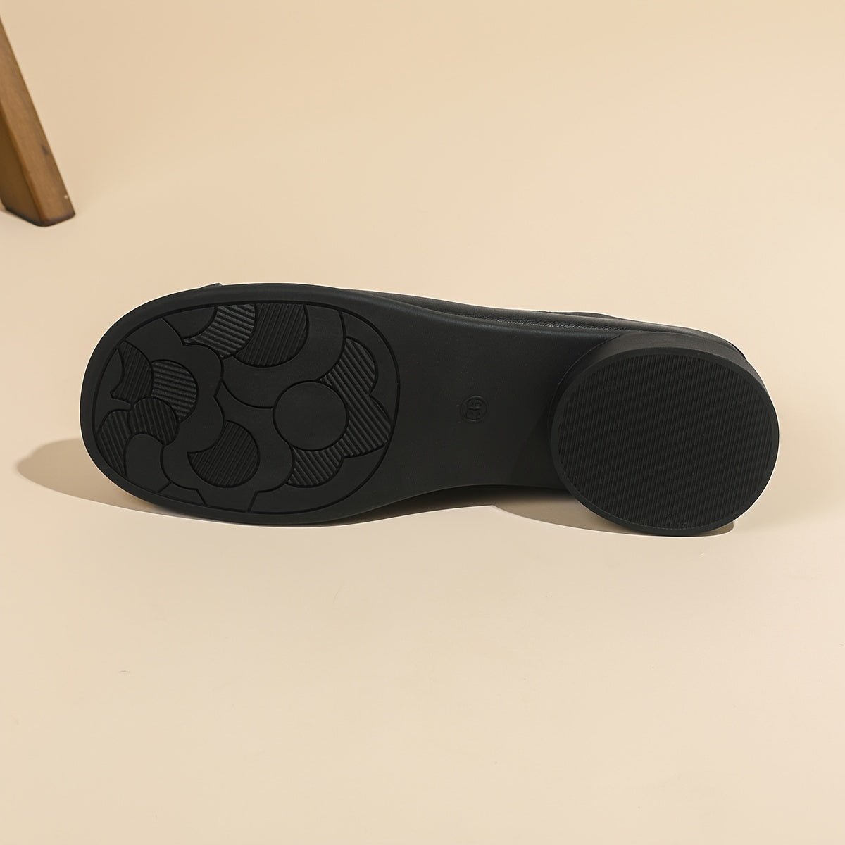 Dessous de ballerines noires souples, semelle antidérapante à motifs
