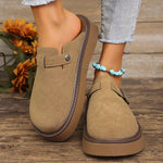 Mocassins en suède beige à boucle ronde et semelle épaisse marron foncé